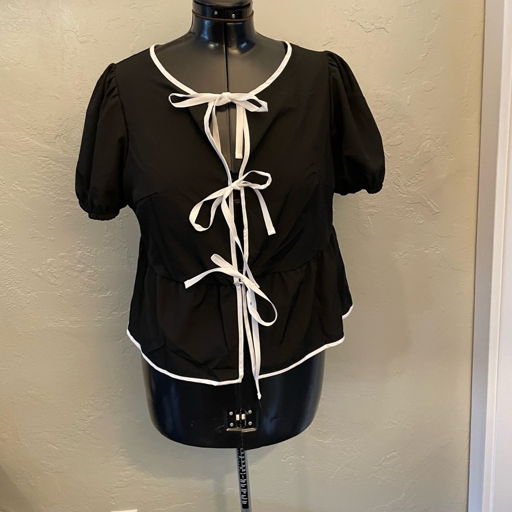 5/15🔥🔥🔥Shein Curve Black  with White Trim and Bows